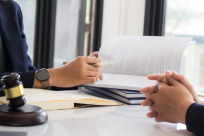 Dr. Jonatas Lucena explica que a empresa pode recuperar o Instagram do funcionário mediante análise jurídica e provas de titularidade.