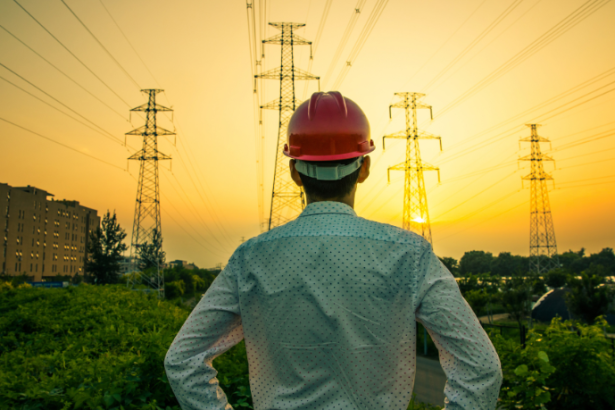 Matheus Vinicius Voigt explica como o planejamento e a segurança em projetos elétricos industriais garantem eficiência e redução de riscos.