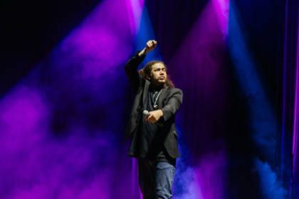 Whindersson Nunes leva humor e reflexão ao público do Nordeste em uma turnê imperdível promovida pela Non Stop.