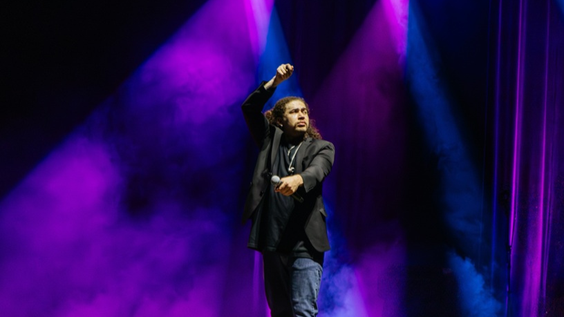 Whindersson Nunes leva humor e reflexão ao público do Nordeste em uma turnê imperdível promovida pela Non Stop.