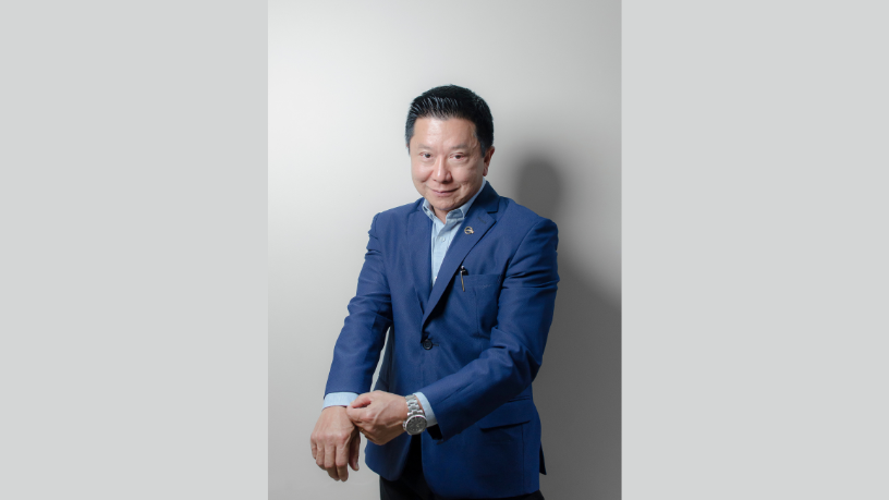 Milton Seigi Hayashi explica como a técnica castanãres eleva o olhar e rejuvenesce a expressão com naturalidade.