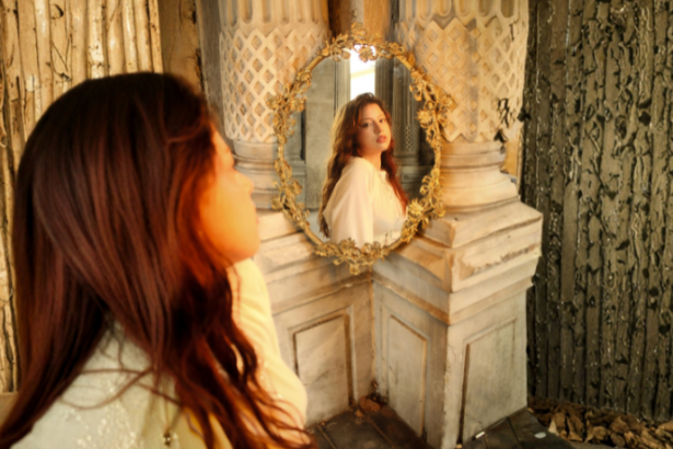 Cristiane Ruon dos Santos destaca como objetos antigos estão valorizando rápido e atraindo novos colecionadores.